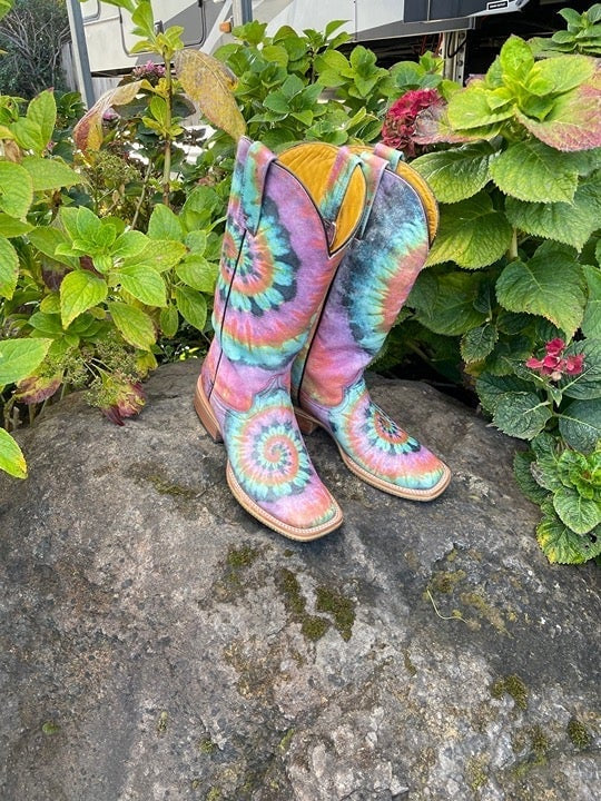 TinHaul Womens Groovy Boots: Multicolor