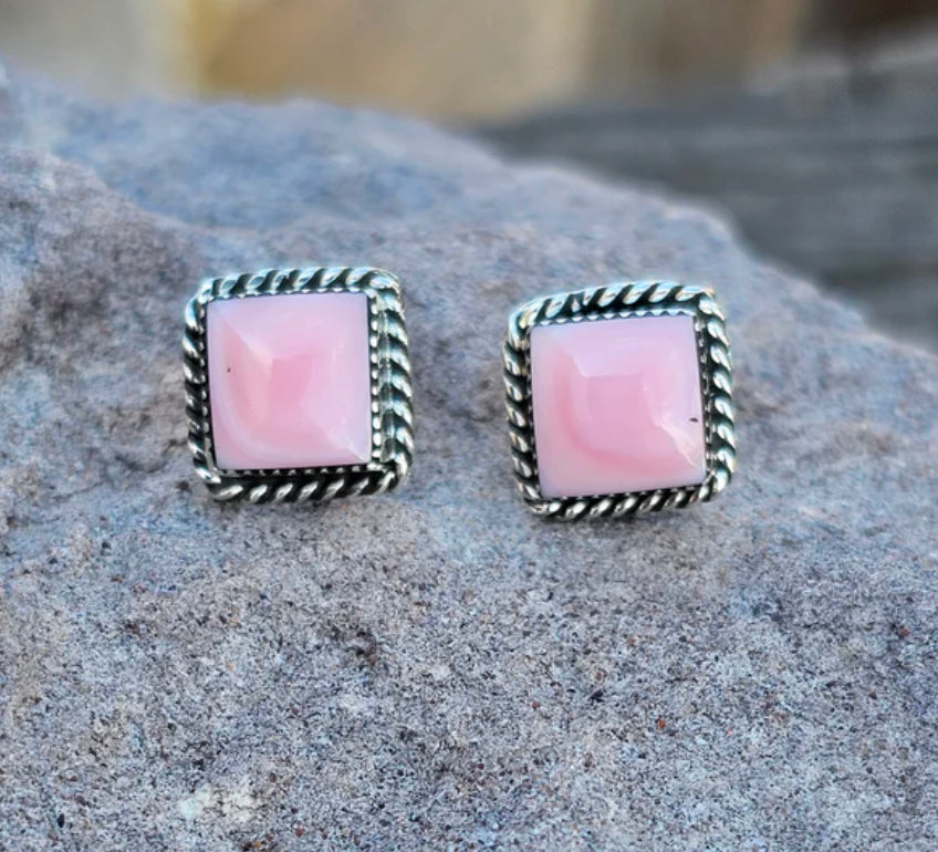 9mm Pink Square Conch Cuties