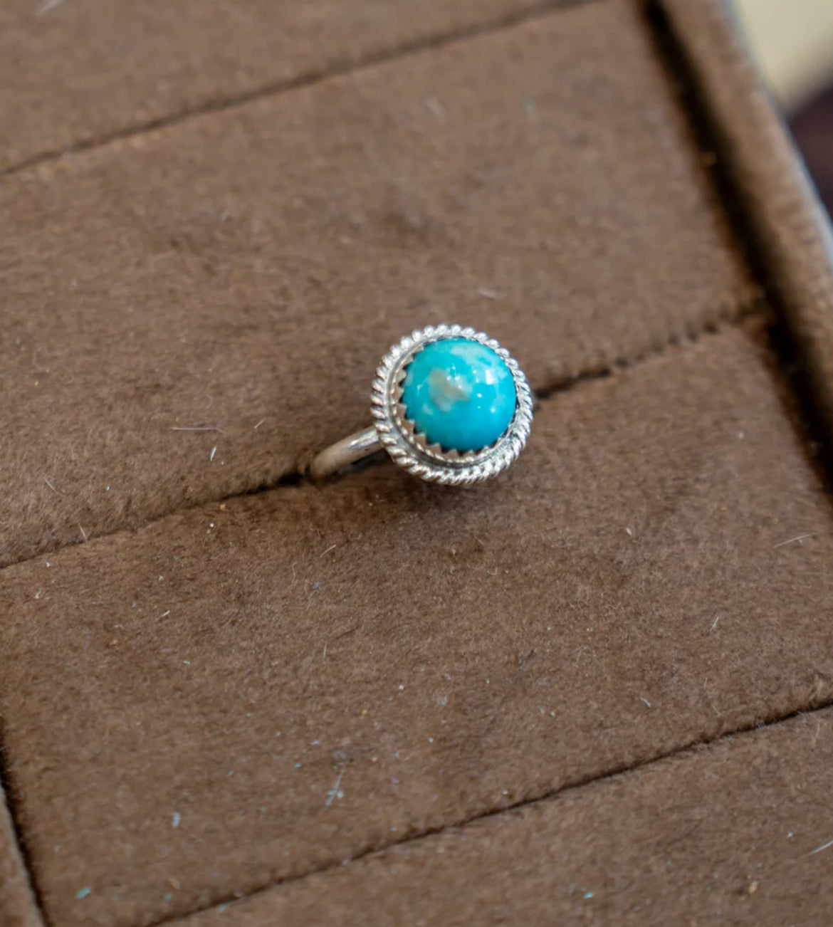 Navajo Handmade Kingman Turquoise Ring - Esther White