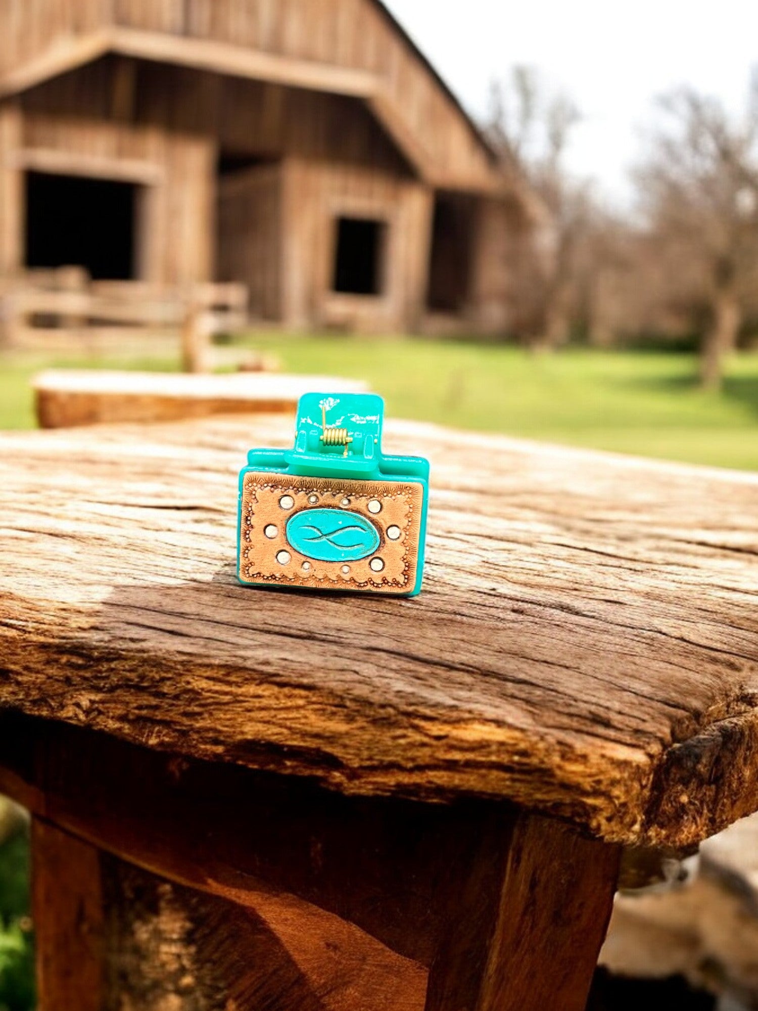 Turquoise Queen Mini Clip