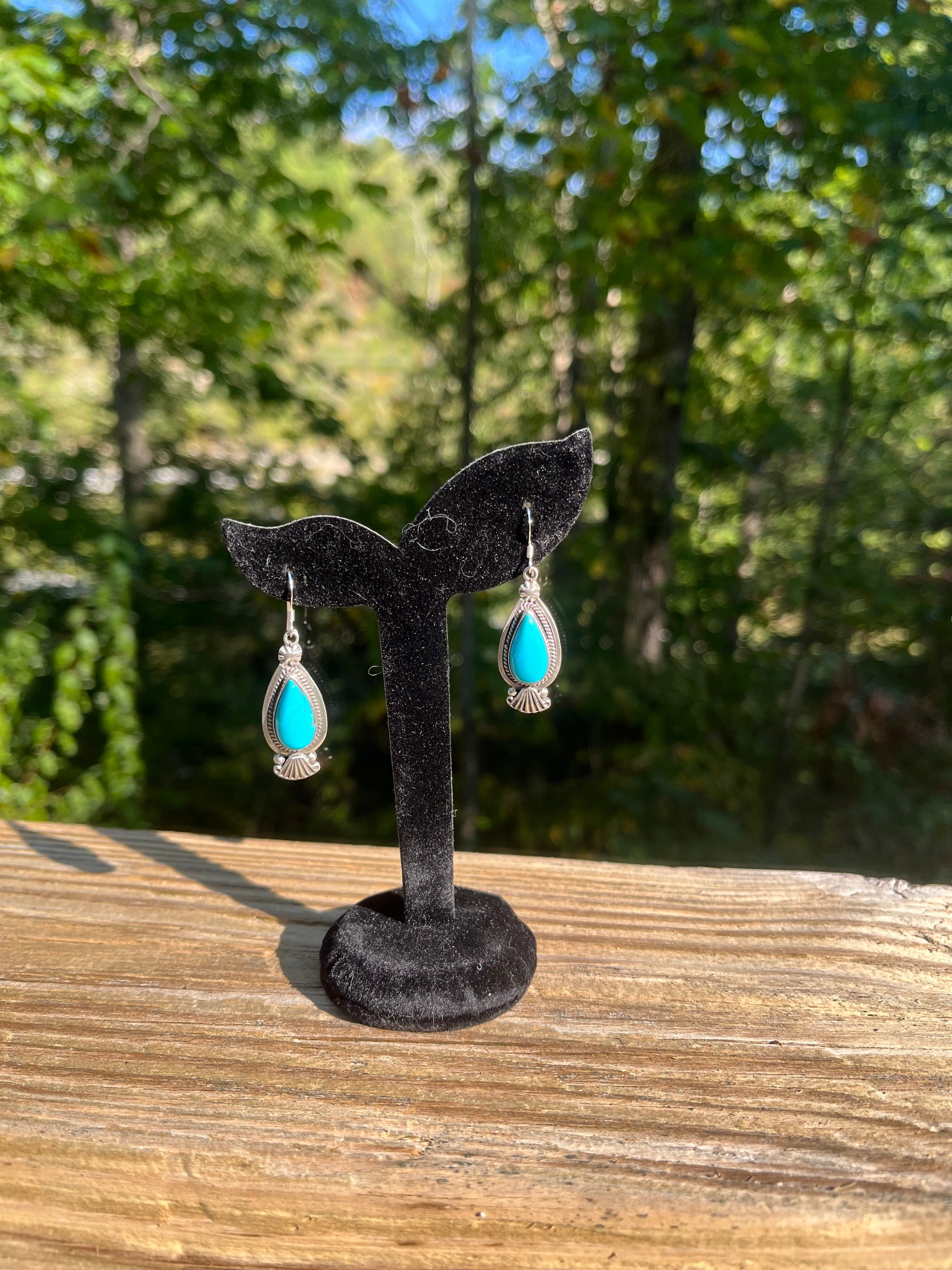 Navajo Handmade Kingman Turquoise Dangles — Verley Betone