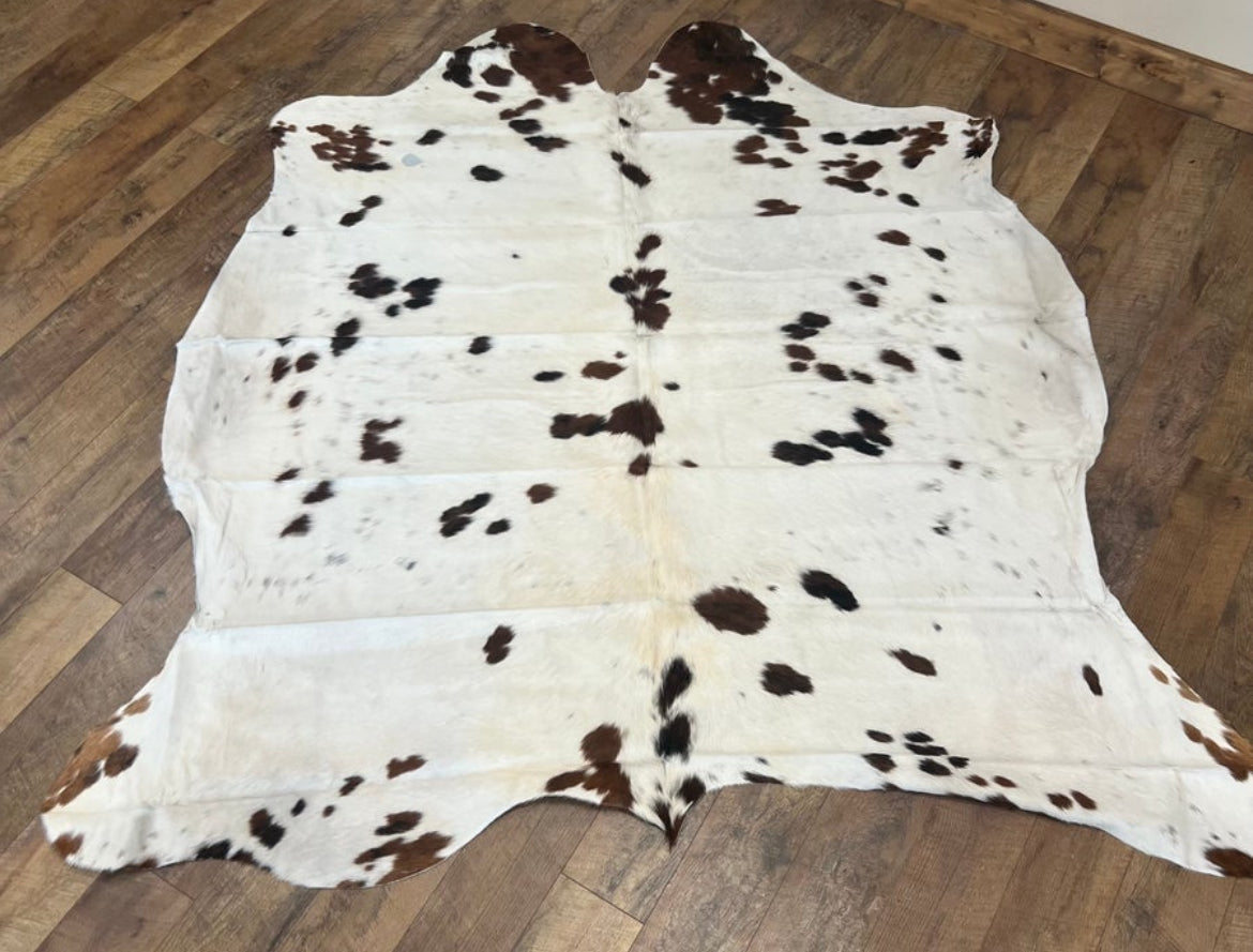 XXL Jumbo Cowhide- Pretty Thang