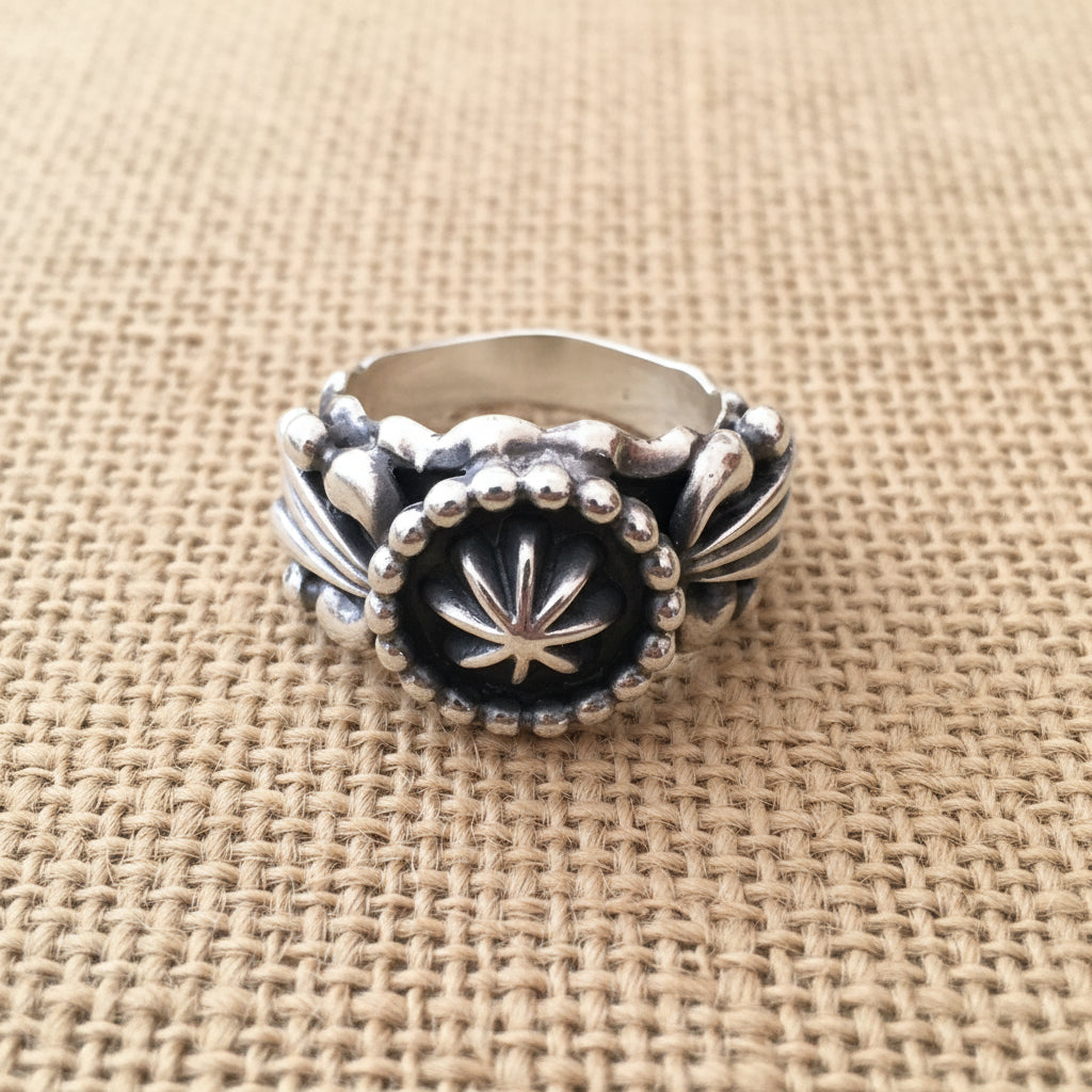 Vintage Running Bear Star Ring-10.75